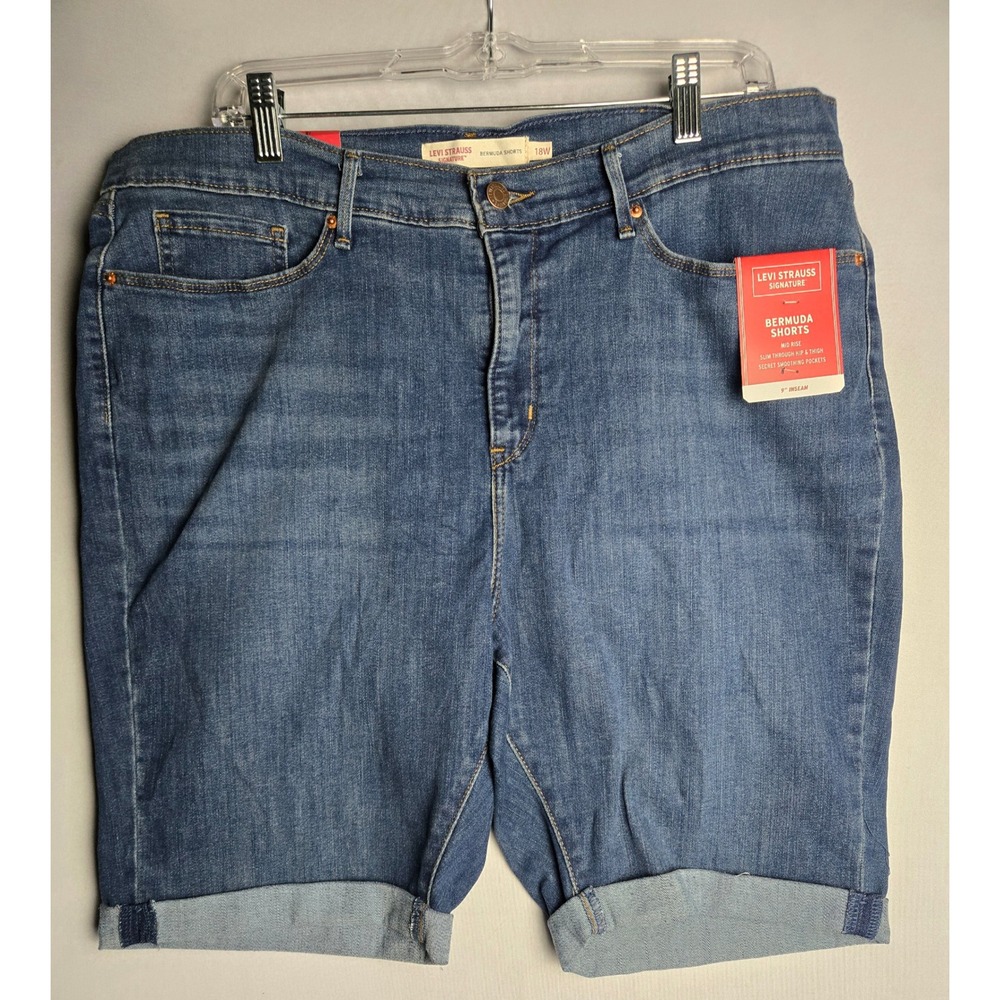 Levi Strauss Signature Women 18W Bermuda Shorts Mid Rise Blue Denim Cuffed 9in
